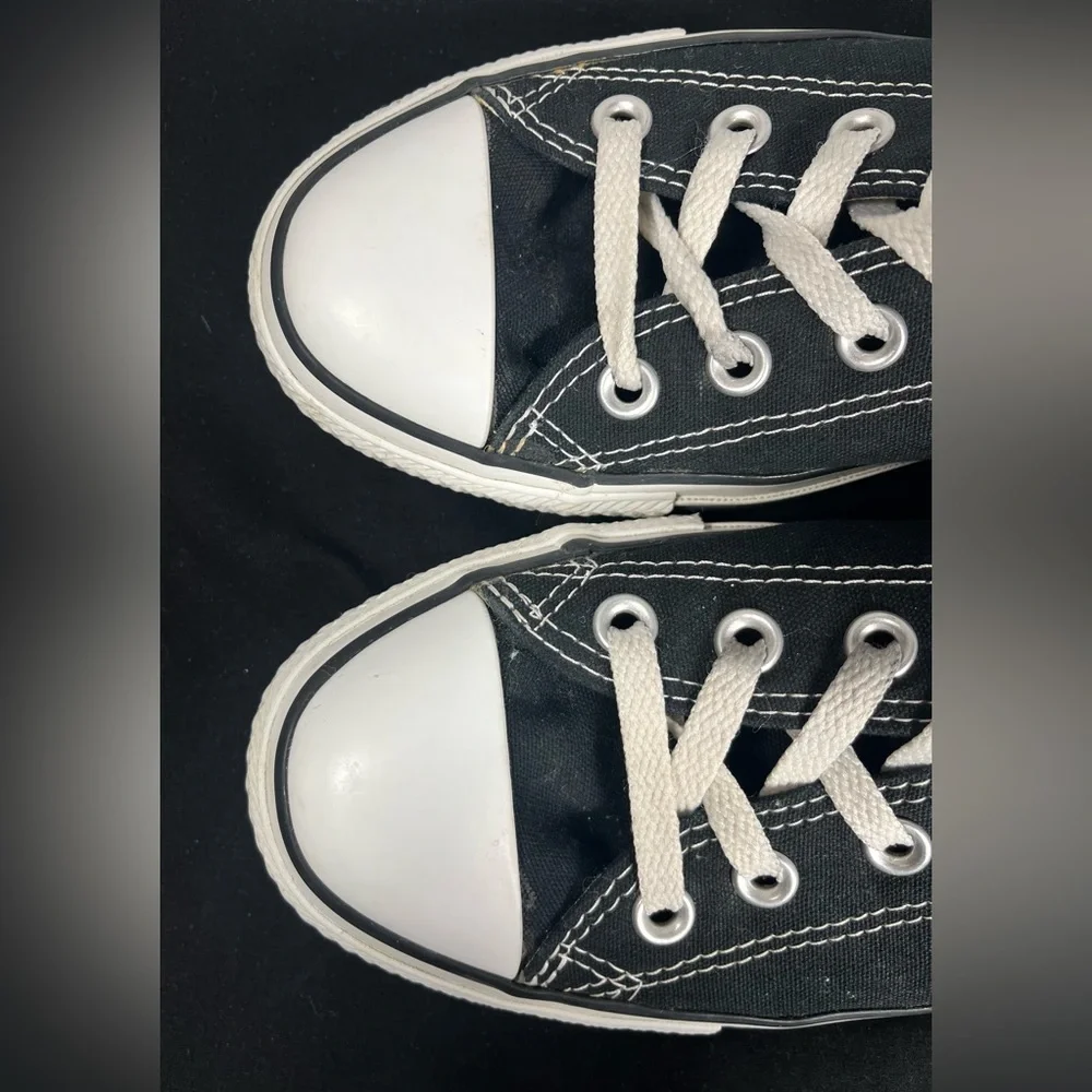 Converse Low Tops Shoes - Black & White - Women’s Size 10 & Men’s Size 8 - Picture 3 of 10